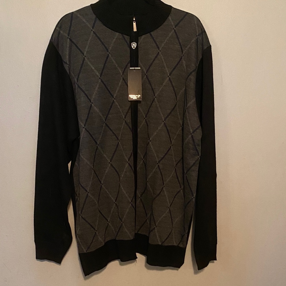 Men's Black and Gray Diamond Pattern Zip-Up Sweater